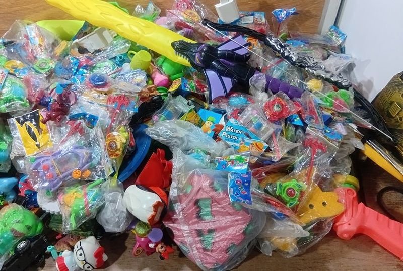 Lote de juguetes nuevos, usados y coleccionables - imagen 6
