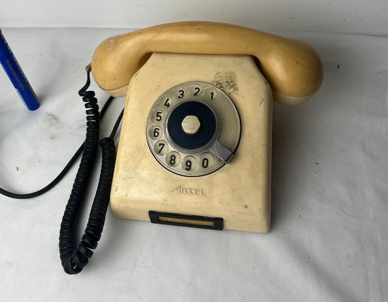 Teléfono Antiguo de la Empresa Antel - imagen 2