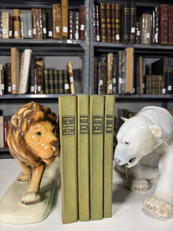 Lote anterior: Libros de Henri Bergson y objetos decorativos