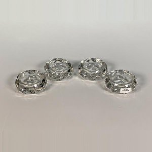 Lote siguiente: Set de 4 candeleros de cristal facetado, 7 cm de diámetro