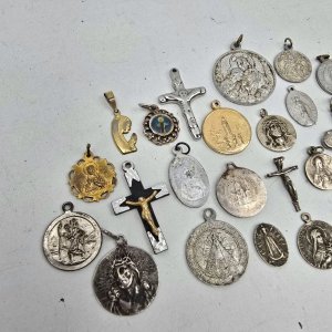 Conjunto de Medallas Religiosas Varias - imagen 2
