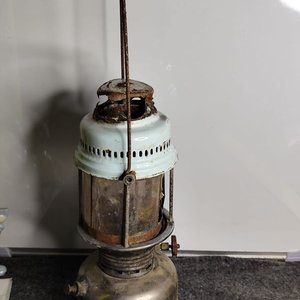 Farol de Petróleo Antiguo Grande con Detalles de Óxido - imagen 7