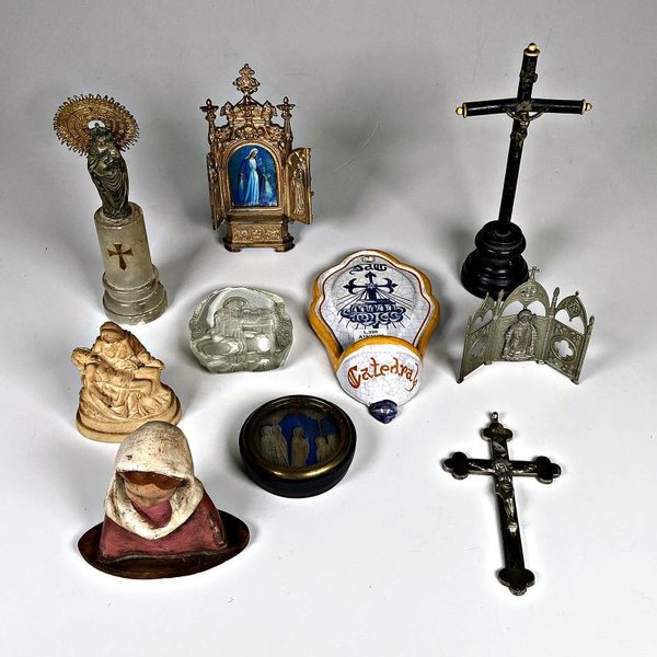 Diez Adornos Religiosos: Figuras, Cruces y Relicarios - imagen 1