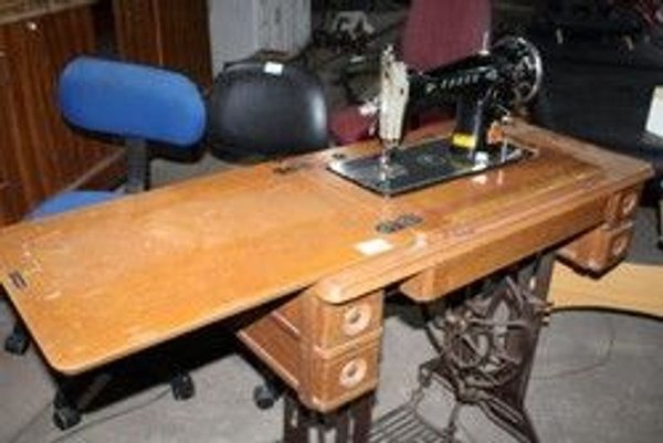 Maquina de coser vintage en excelente estado - imagen 1
