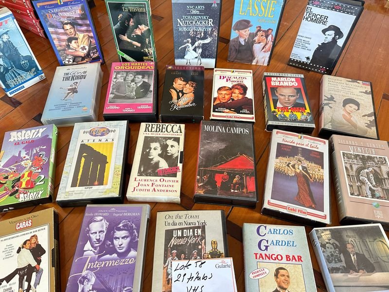 Colección de VHS, libros y revistas en buen estado - imagen 8