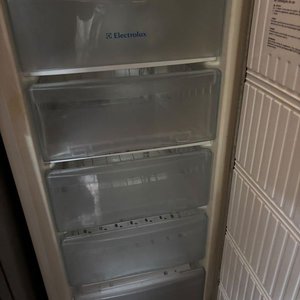 Freezer vertical de la marca Electrolux, modelo Freezer F170 - imagen 5