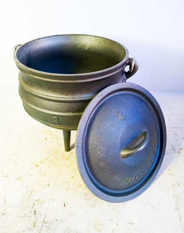 Olla de Hierro Fundido con Tapa y 3 Patas - 5 Litros