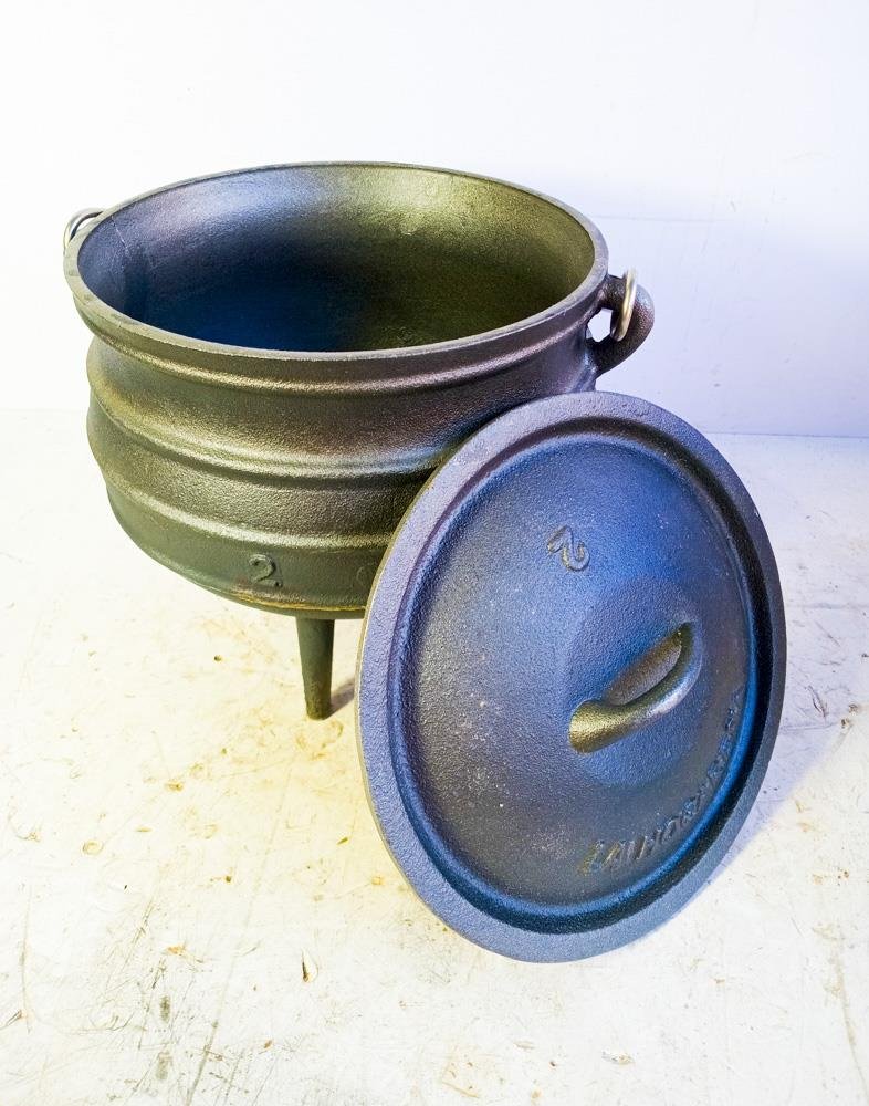 Olla de Hierro Fundido con Tapa y 3 Patas - 5 Litros