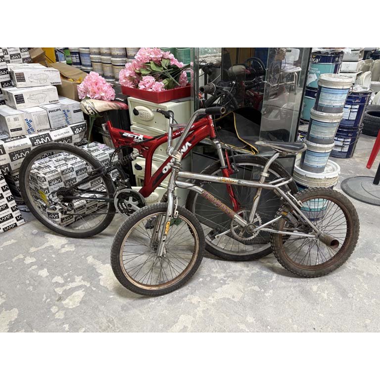 Lote siguiente: Bicicletas rodadas con detalles