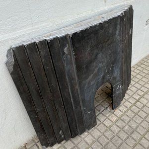 Frente de Estufa Antiguo en Mármol Negro - imagen 2