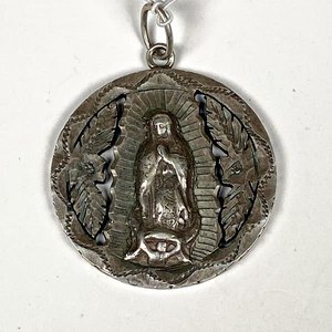 Lote anterior: Medalla Religiosa Virgen de Guadalupe sobre Moneda Mexicana "Un Peso" 1944