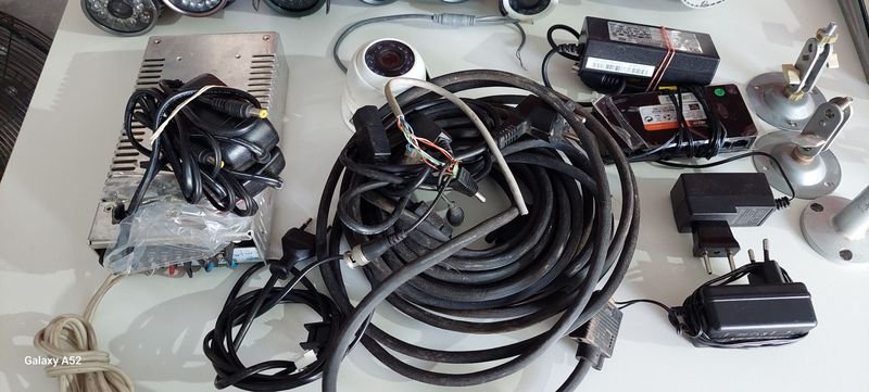 Gran lote de cámaras de seguridad y cables - imagen 15