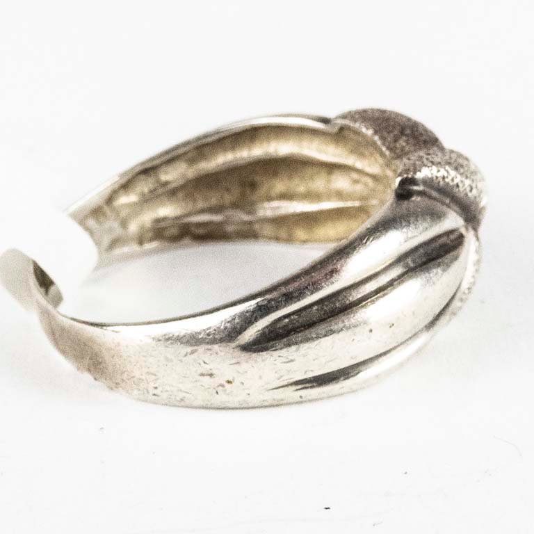 Anillo de plata con diseño en la banda - imagen 2