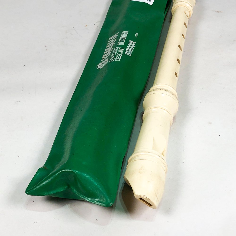 Flauta Yamaha en estuche para música - imagen 2