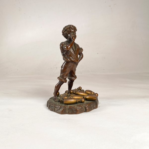 Escultura de Bronce "Niño con Bolos" - Altura 17 cm - imagen 1