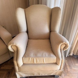 Sillón de un cuerpo con tachas, impecable - imagen 1