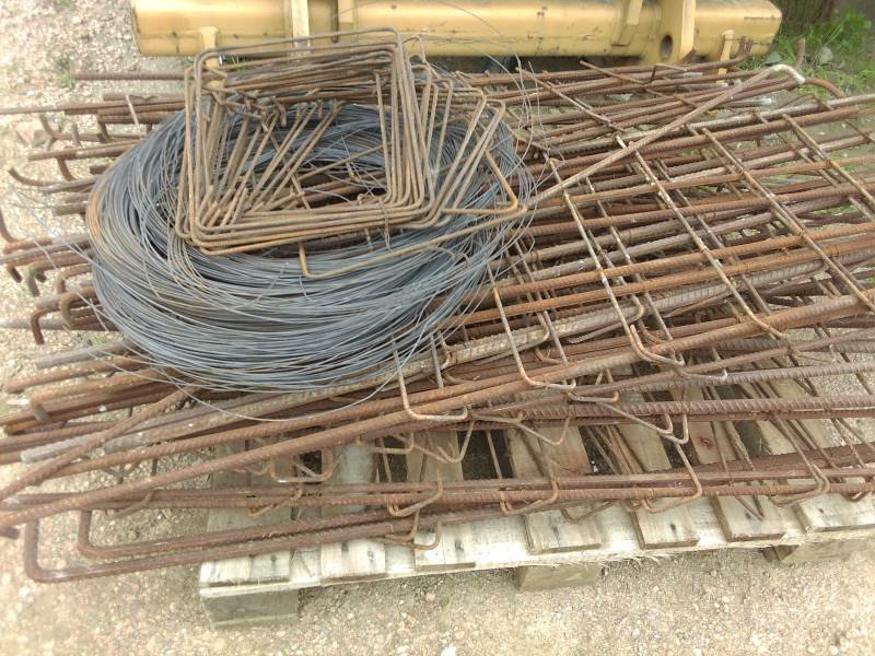 Varillas para Encofrado y Rollo de Alambre para Construcción