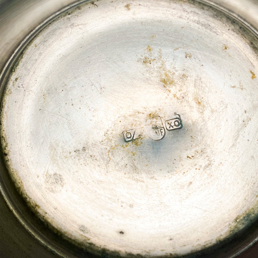 Dos floreros de metal con guardas, alturas 28 cm - imagen 4