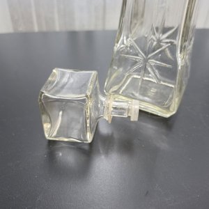 Decantador de Vidrio Transparente con Tapón Cuadrado - imagen 5