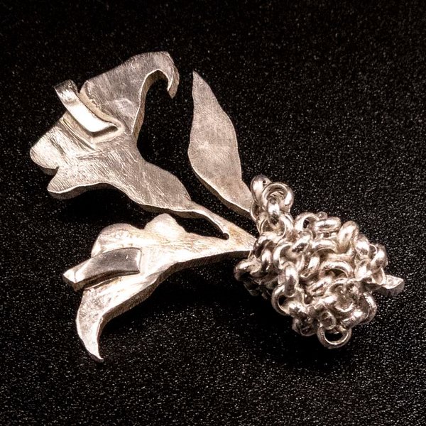Colgante de Plata 950 con Diseño Floral y Cadena