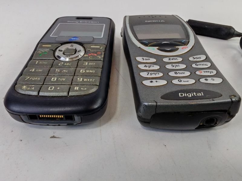 Celulares y cargador para auto - L485 - imagen 4