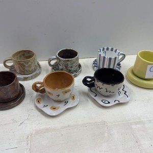 Set de 7 Tazas con Platos de Diseños Variados - imagen 2