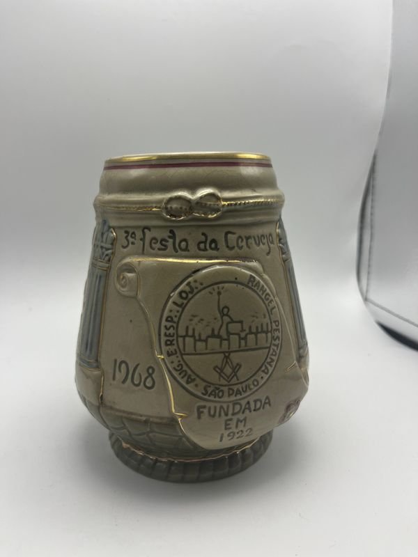 Jarra de cerveza cerámica con símbolos masones y fecha 1968 - imagen 2