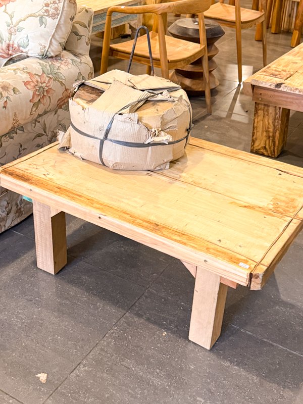 Mesa de Madera Rústica