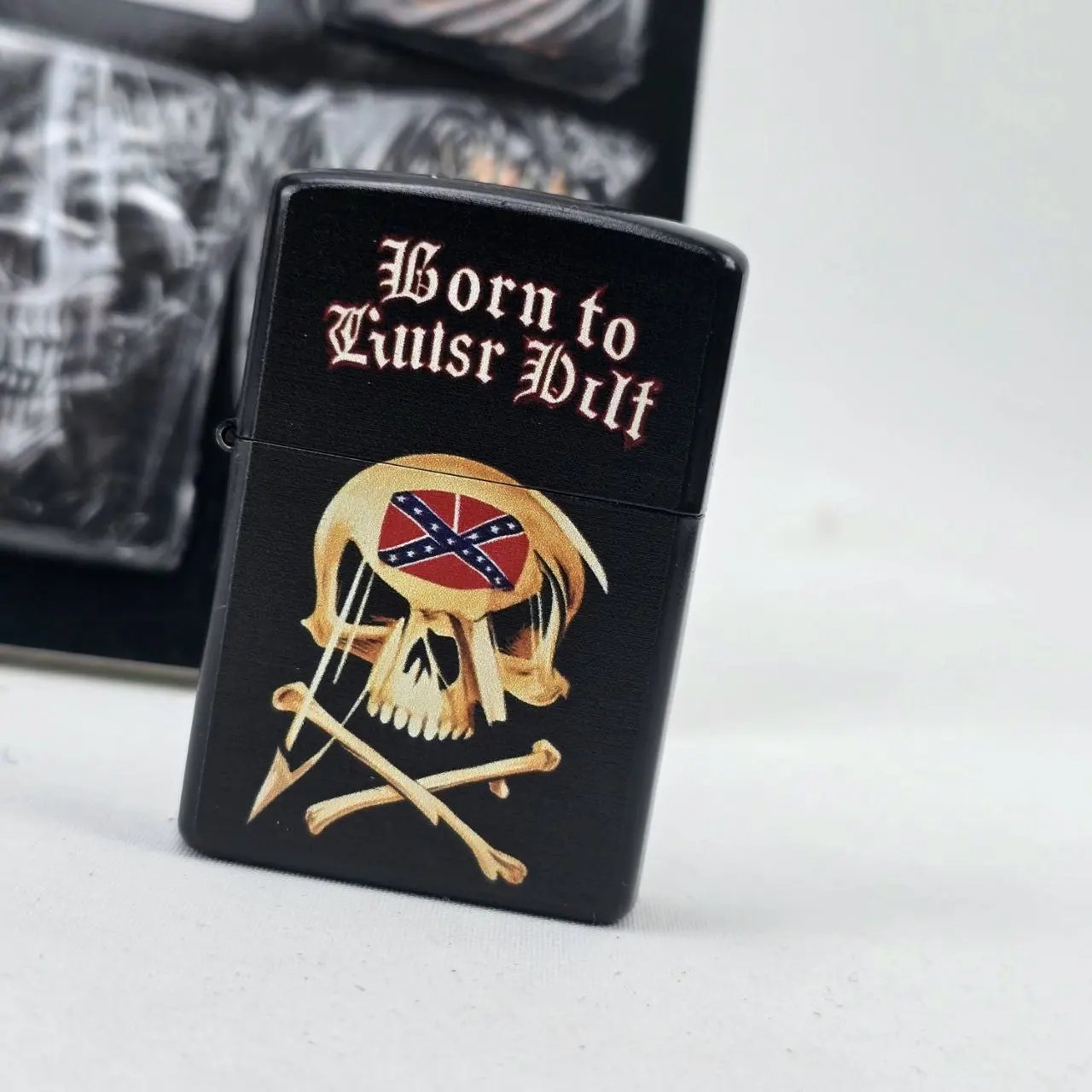 Encendedor Negro "Born to Cruise, Built to Kill" con Calavera y Bandera Confederada