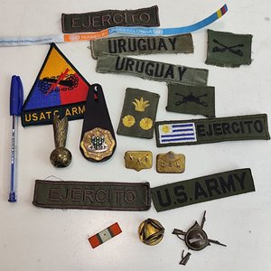 Lote siguiente: Lote de Insignias y Parches Militares Uruguayos y Extranjeros