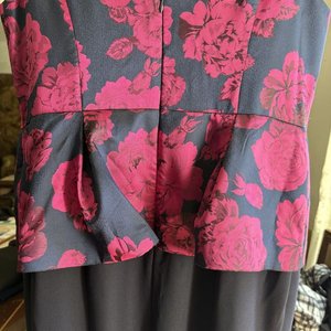Vestido Largo Aidan Mattox Talla 48 Estampado Flores Fucsia y Azul Marino - imagen 4