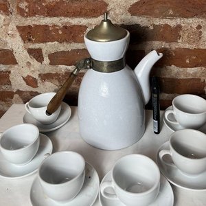 Juego de Café de Loza Blanca con Cafetera y 6 Pocillos - imagen 3