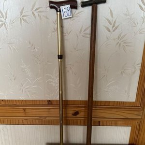 Dos Bastones: Uno de Madera y Otro Metálico Regulable - imagen 1
