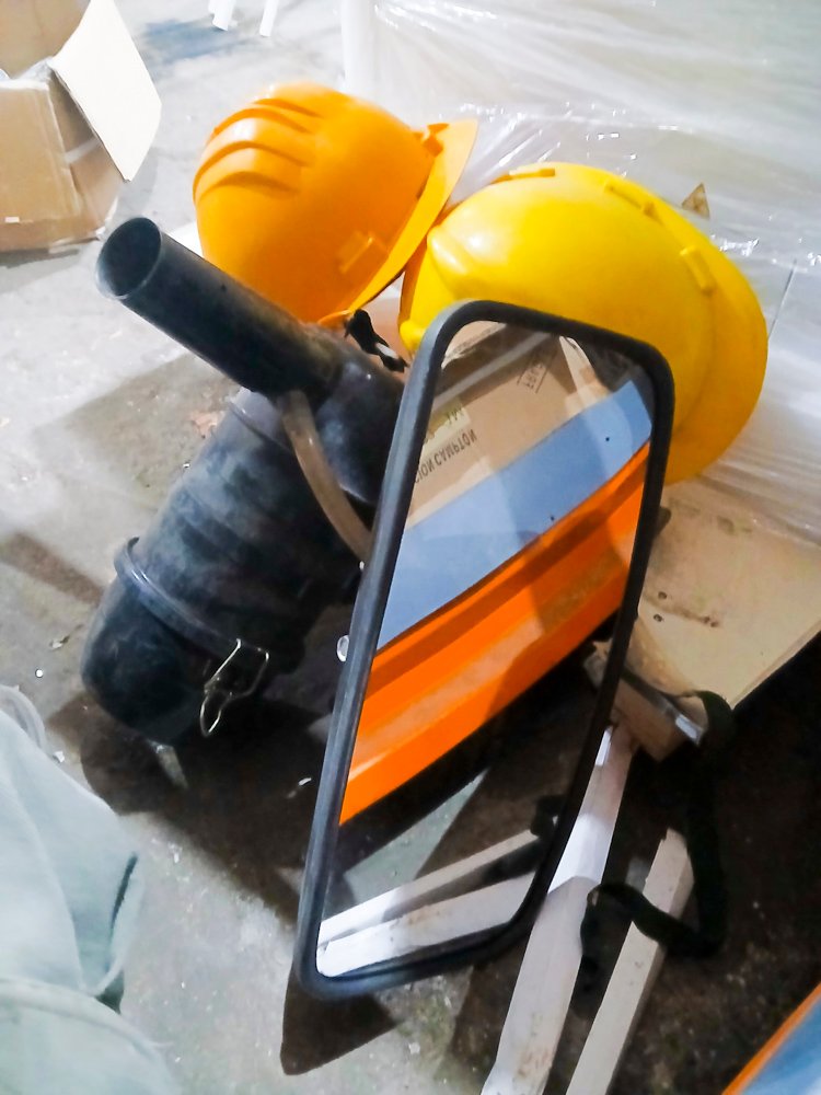 Lote siguiente: Conjunto de herramientas y accesorios para construcción