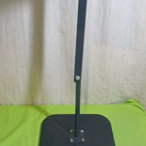 Lote siguiente: Mesa de Arrimo Moderna en Madera y Caño Negro