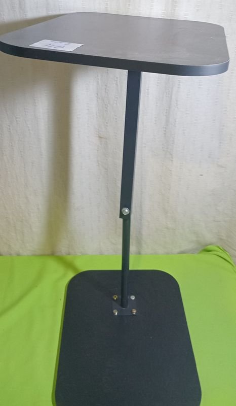 Mesa de Arrimo Moderna en Madera y Caño Negro