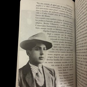 Lote siguiente: Libro "Carlos Gardel, El Morocho del Abasto" - Biografía de Alberto Perrone y Josefina Delgado