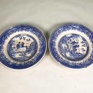 Lote anterior: Dos Platos de Porcelana "Willow L" Blancos y Azules - Industria Uruguaya