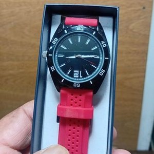 Reloj de Pulsera para Hombre con Correa Roja - imagen 1