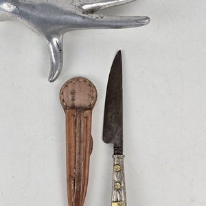 Lote siguiente: Cuchillo Criollo Franz Wenk con Mango de Platería Criolla y Vaina de Cuero