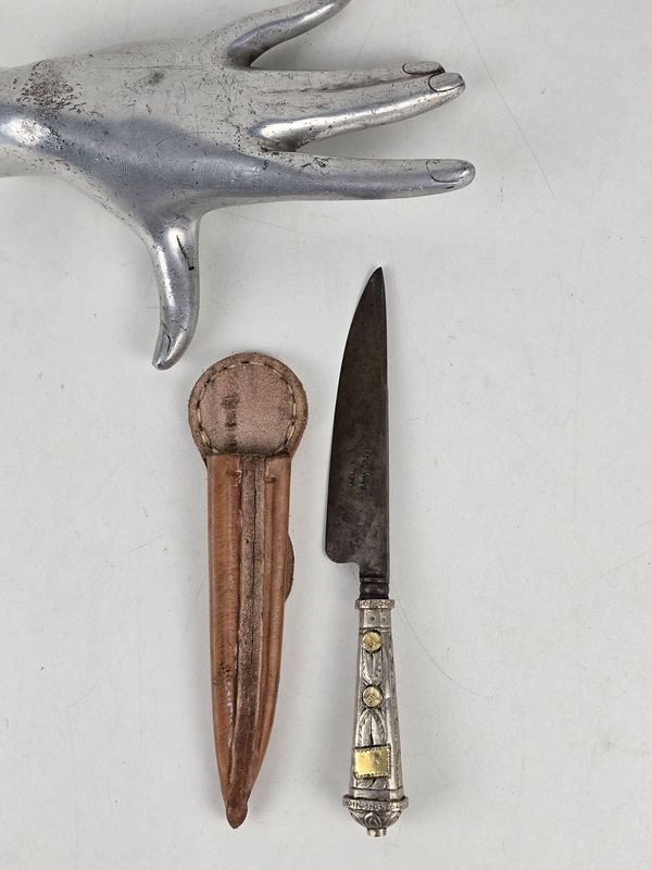 Cuchillo Criollo Franz Wenk con Mango de Platería Criolla y Vaina de Cuero