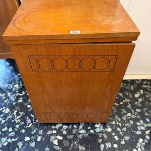 Lote anterior: Máquina de Coser Singer con Mueble Moderno y Accesorios