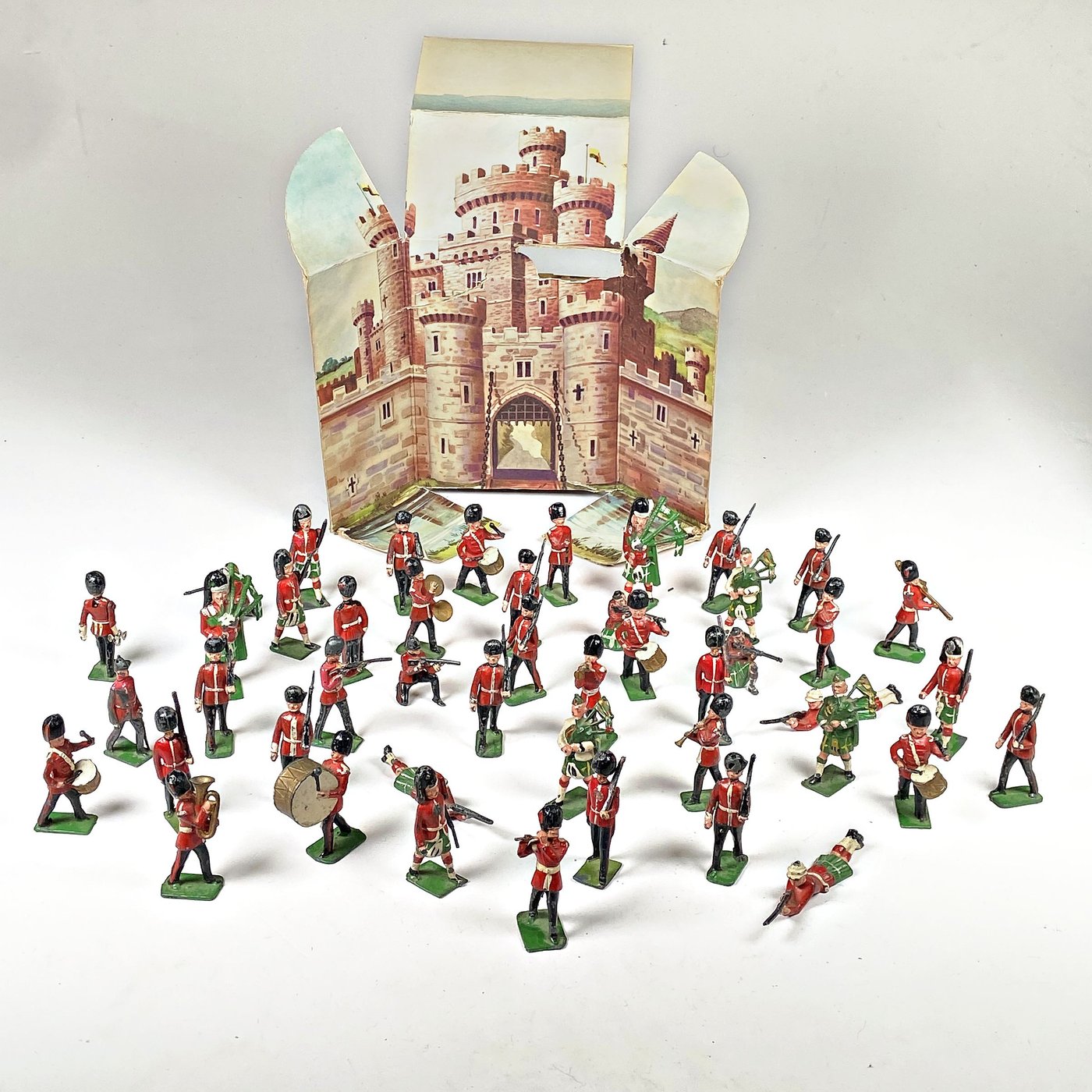 Set de 46 Soldaditos de Plomo con Castillo Plegable