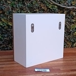 Gabinete Multifunción de Madera con Reloj de Pared y Porta Llaves - imagen 4