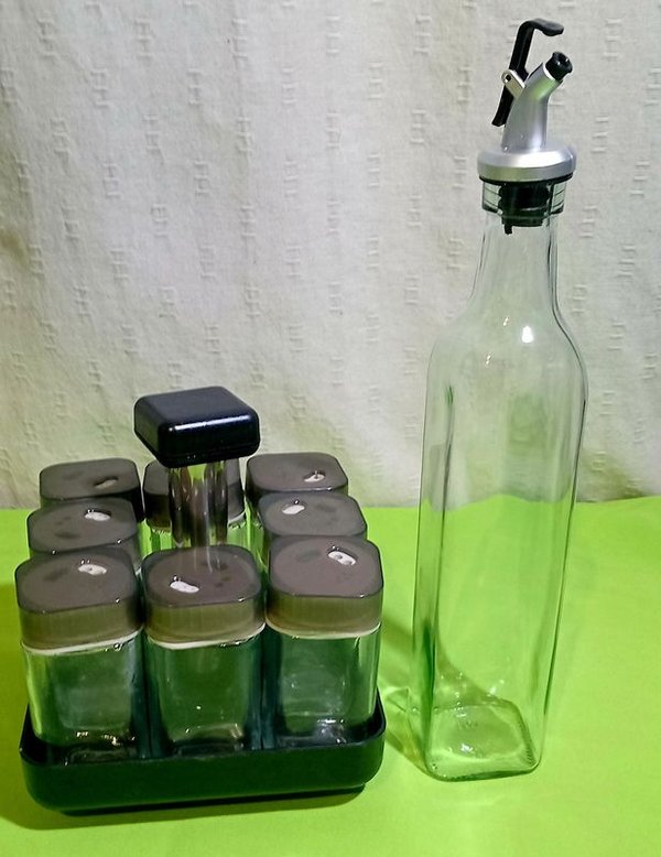 Especiero Giratorio de Vidrio con Botella Aceitera