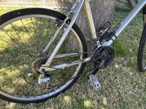 Bicicleta de Aluminio con Componentes Shimano en Buen Estado - imagen 6