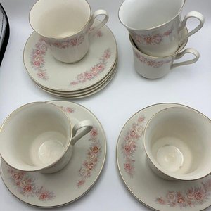 Juego de Tazas y Platillos de Porcelana Vintage con Flores Rosas - imagen 2
