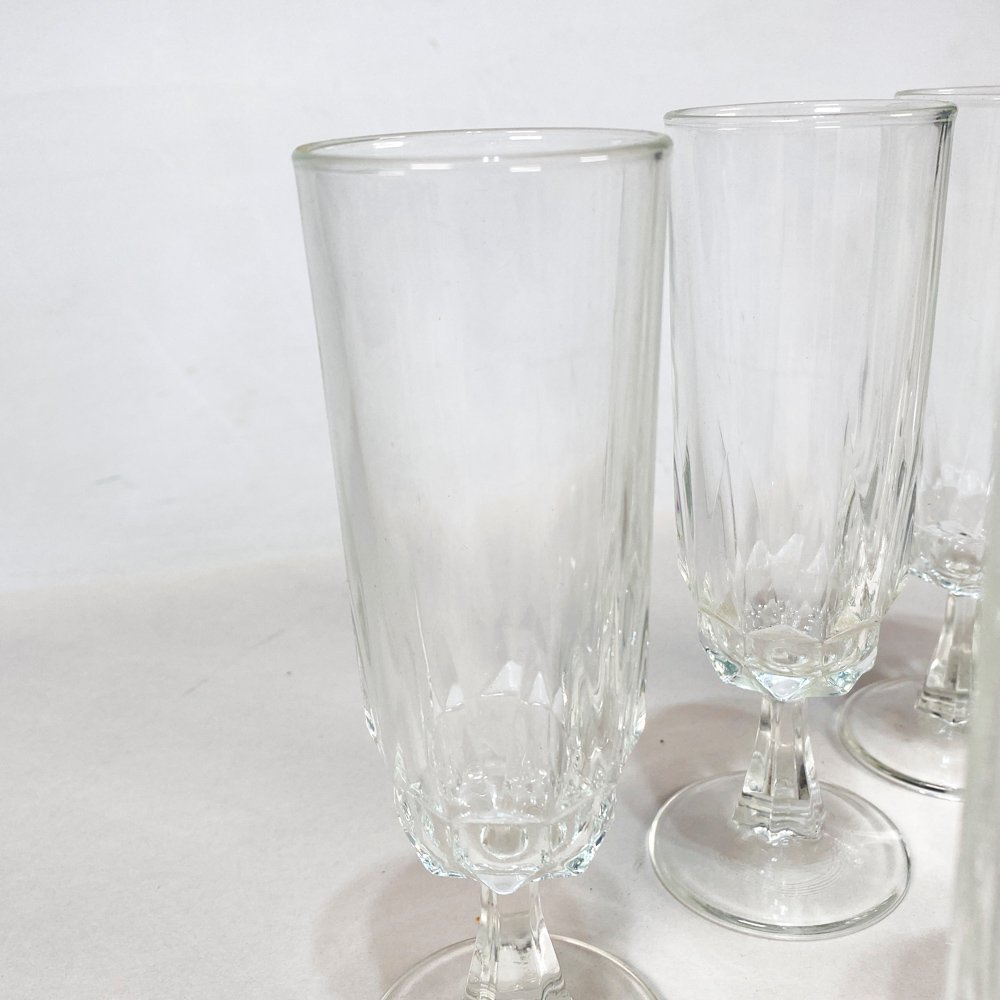 Dos vasos de cristal claros - imagen 3