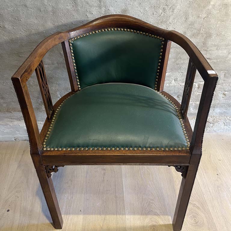 Lote anterior: Butaca inglesa en cedro con tachas de Caviglia - Medidas: 55x45x56cm