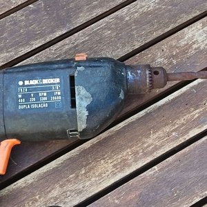 Taladro eléctrico Black & Decker con mandril y mecha colocada - Funciona - imagen 3